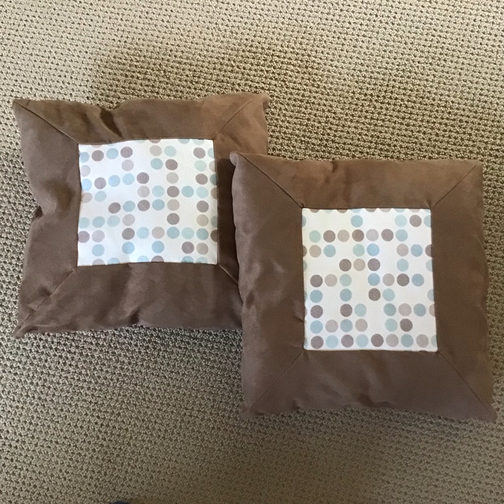 2 Accent Pillows